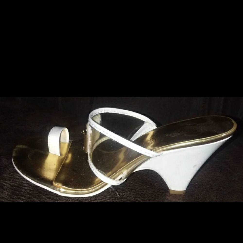 ADORABLE MICHAEL KORS RING TOE SLIP ON SANDALS